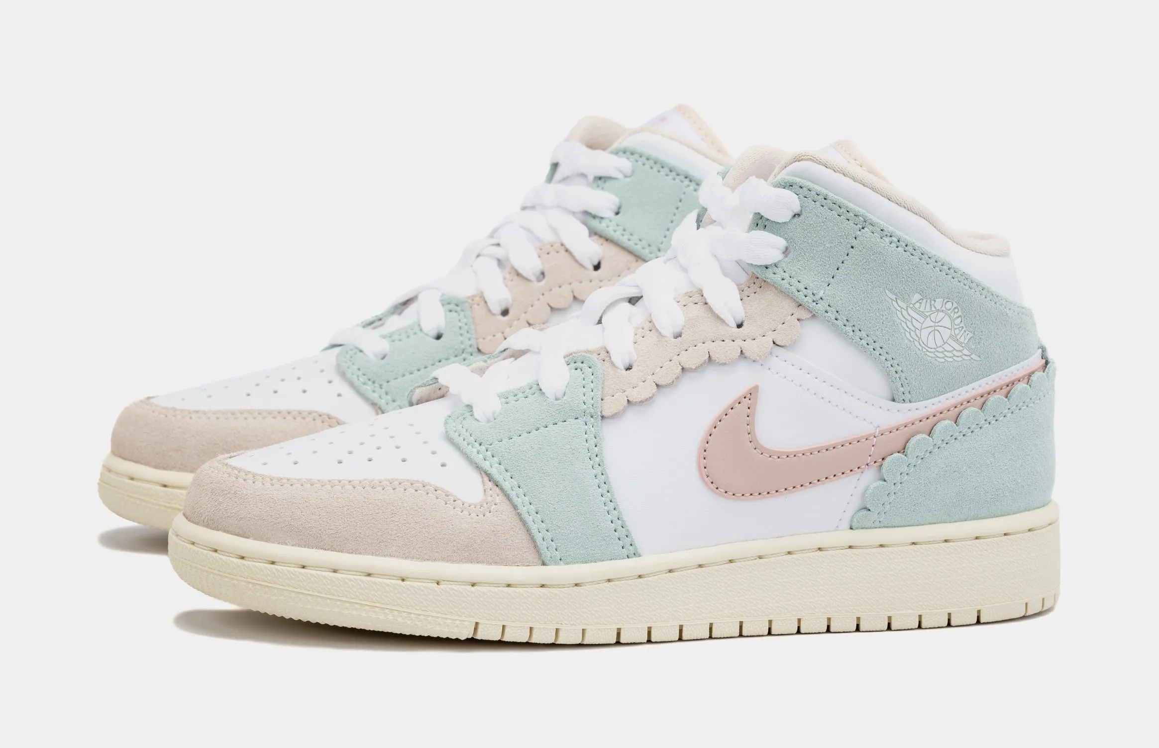 Air Jordan 1 Retro Mid SE Pink Oxford Grade School Lifestyle Shoes (Pink Oxford/Jade Ice)