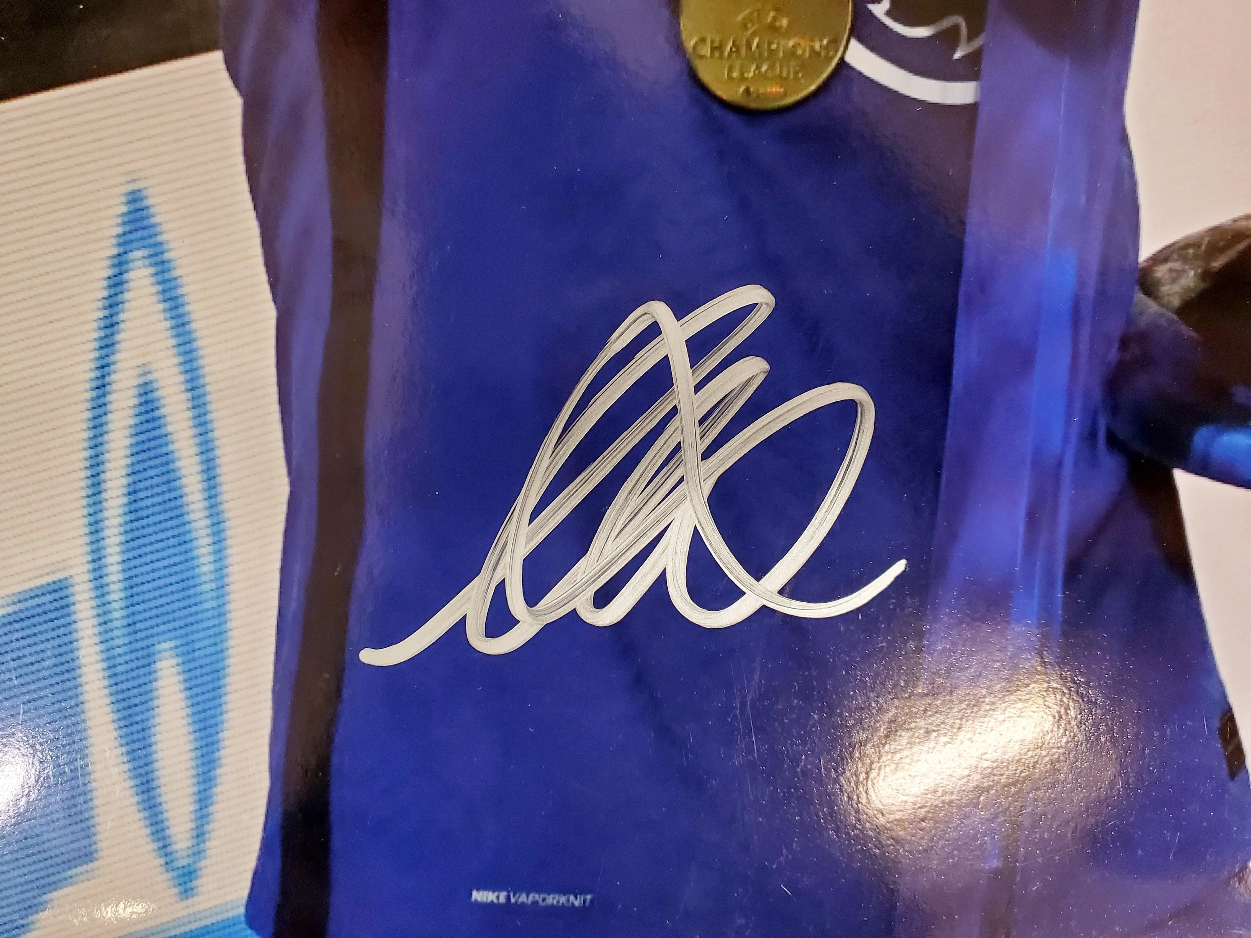 Mason Mount Autographed 11x16 Photo Chelsea F.C. EUFA Champions League Beckett BAS Stock #196463