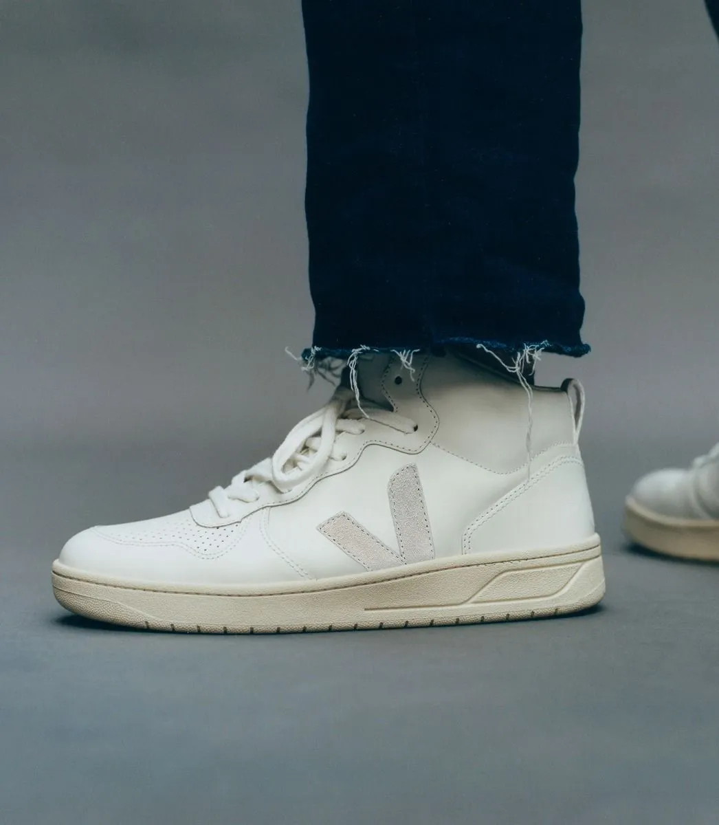 Veja - V-15 Leather in Extra White